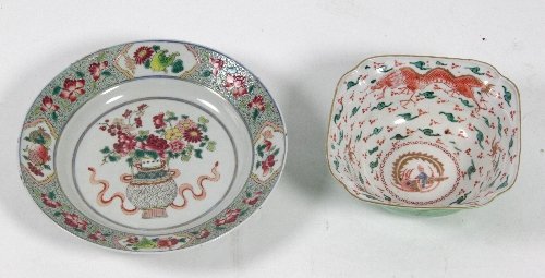 Appraisal: A Chinese famille rose plate Qianlong painted with a basket