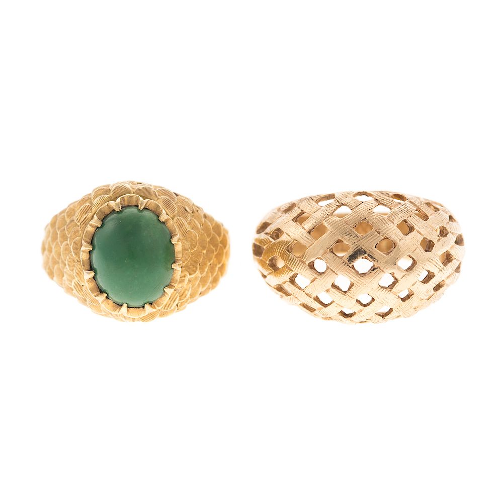 Appraisal: A Dome Ring in K an Aventurine Ring in K