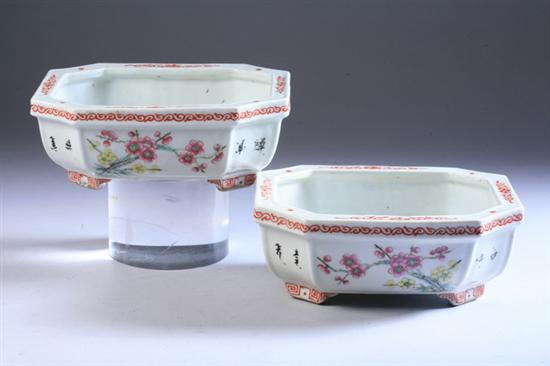 Appraisal: PAIR CHINESE FAMILLE ROSE PORCELAIN BULB PLANTERS th century Exterior