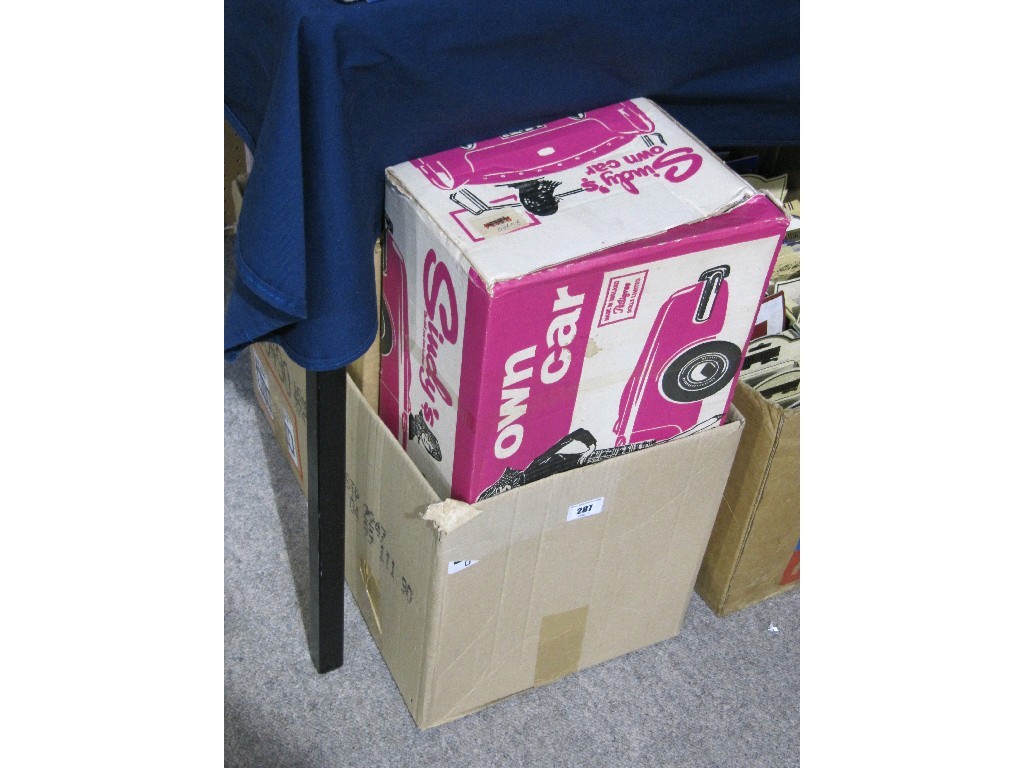 Appraisal: Box of Sindy doll accessories - car etc