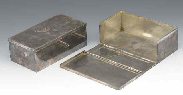 Appraisal: A PAIR OF EDWARDIAN SILVER PLATED SANDWICH BOXES the lids