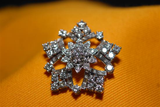 Appraisal: DIAMOND AND PLATINUM DRESS PIN Snowflake motif Set with diamonds