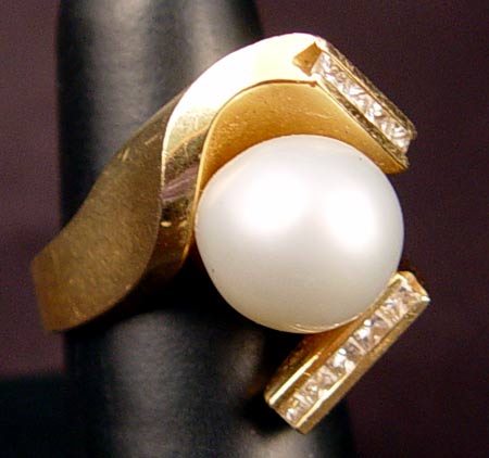 Appraisal: K SOUTH SEA CULTURED PEARL RING WITH DIAMONDS K yellow