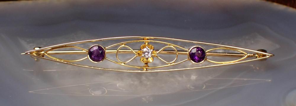 Appraisal: AMETHYST DIAMOND AND FOURTEEN KARAT GOLD BAR PIN The yellow