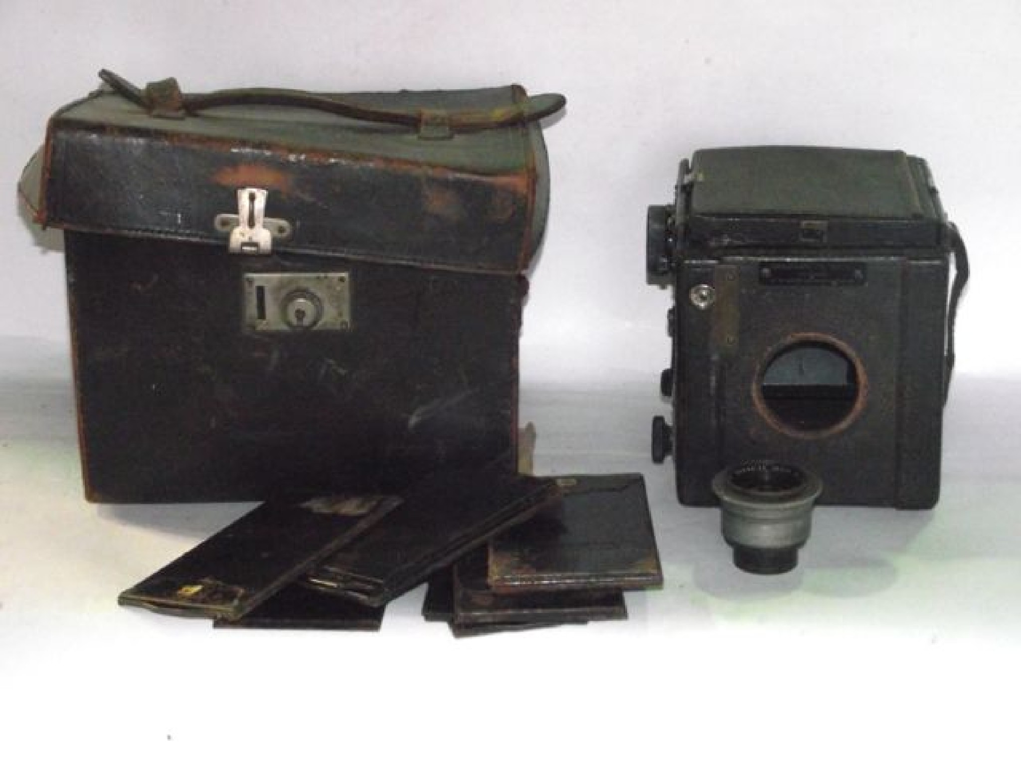 Appraisal: A Ensign-Special Reflex camera cased