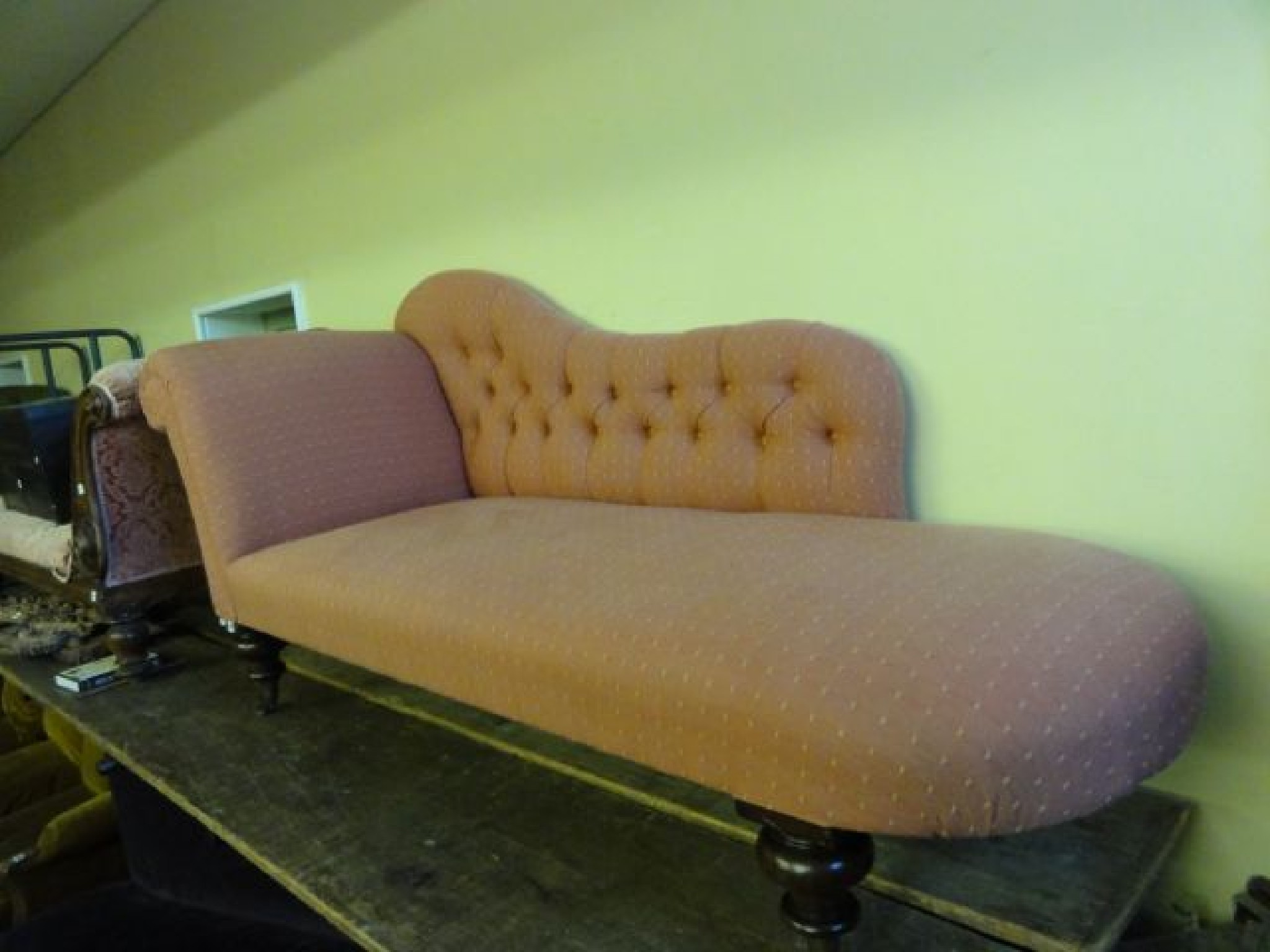 Appraisal: A Victorian chaise lounge with recently re-upholstered finish buttoned back