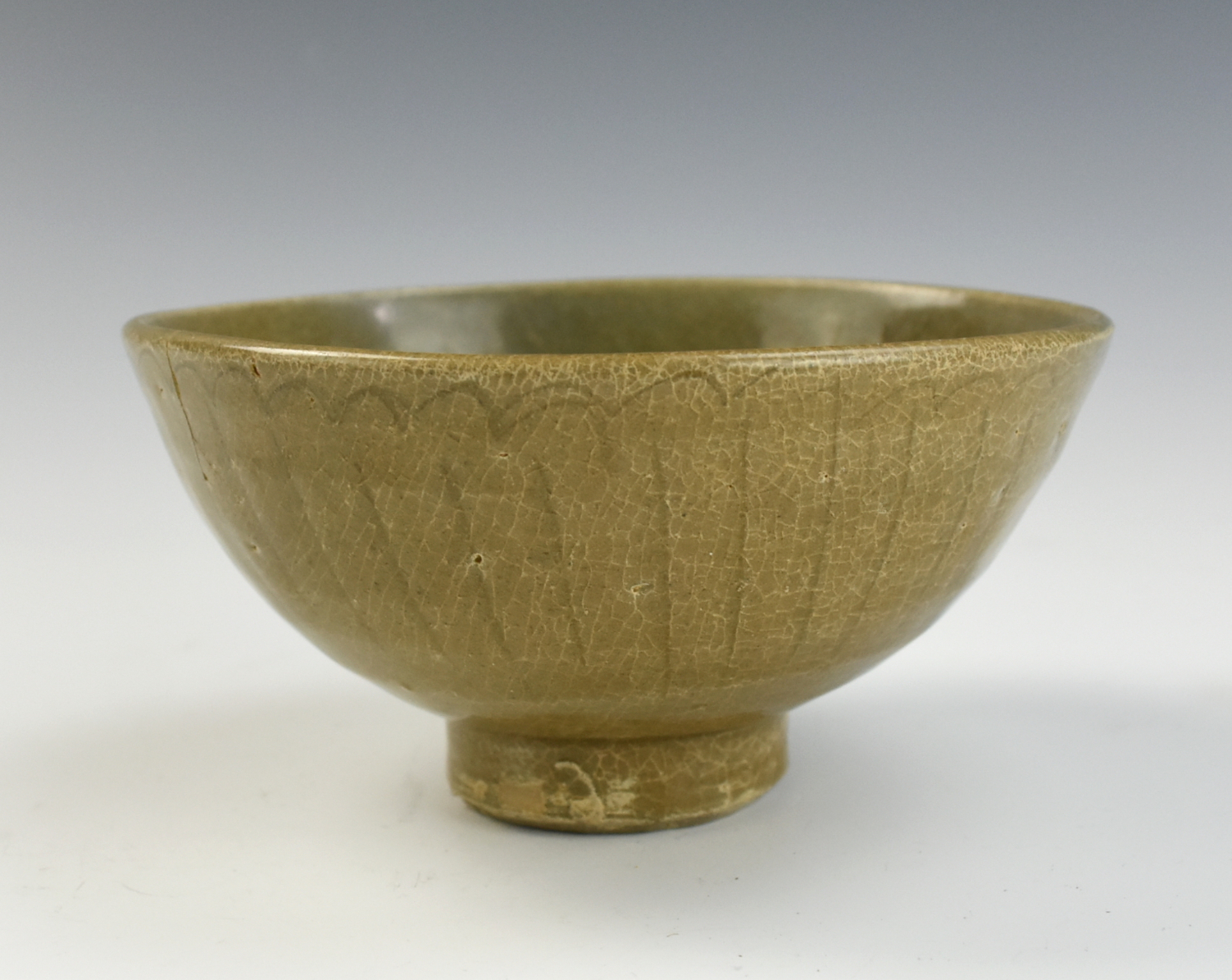 Appraisal: CHINESE LONGQUAN WARE CELADON BOWL YUAN DYNASTY Chinese Yuan-Ming D