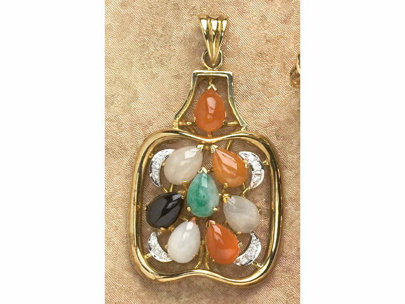 Appraisal: JADE PENDANT k yellow gold pendant set with eight jade