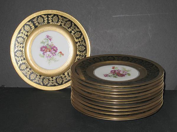 Appraisal: A set of twelve Hutschenreuther porcelain plates in the 'Favorite'