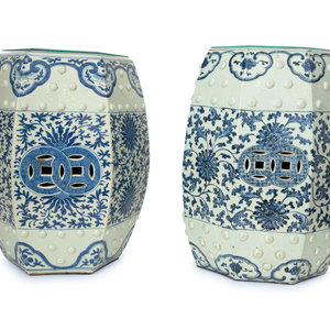 Appraisal: A Near Pair of Chinese Export Porcelain Octagonal Garden Seats