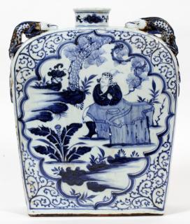 Appraisal: CHINESE FLASK FORM PORCELAIN VASE CHINESE FLASK FORM PORCELAIN VASE