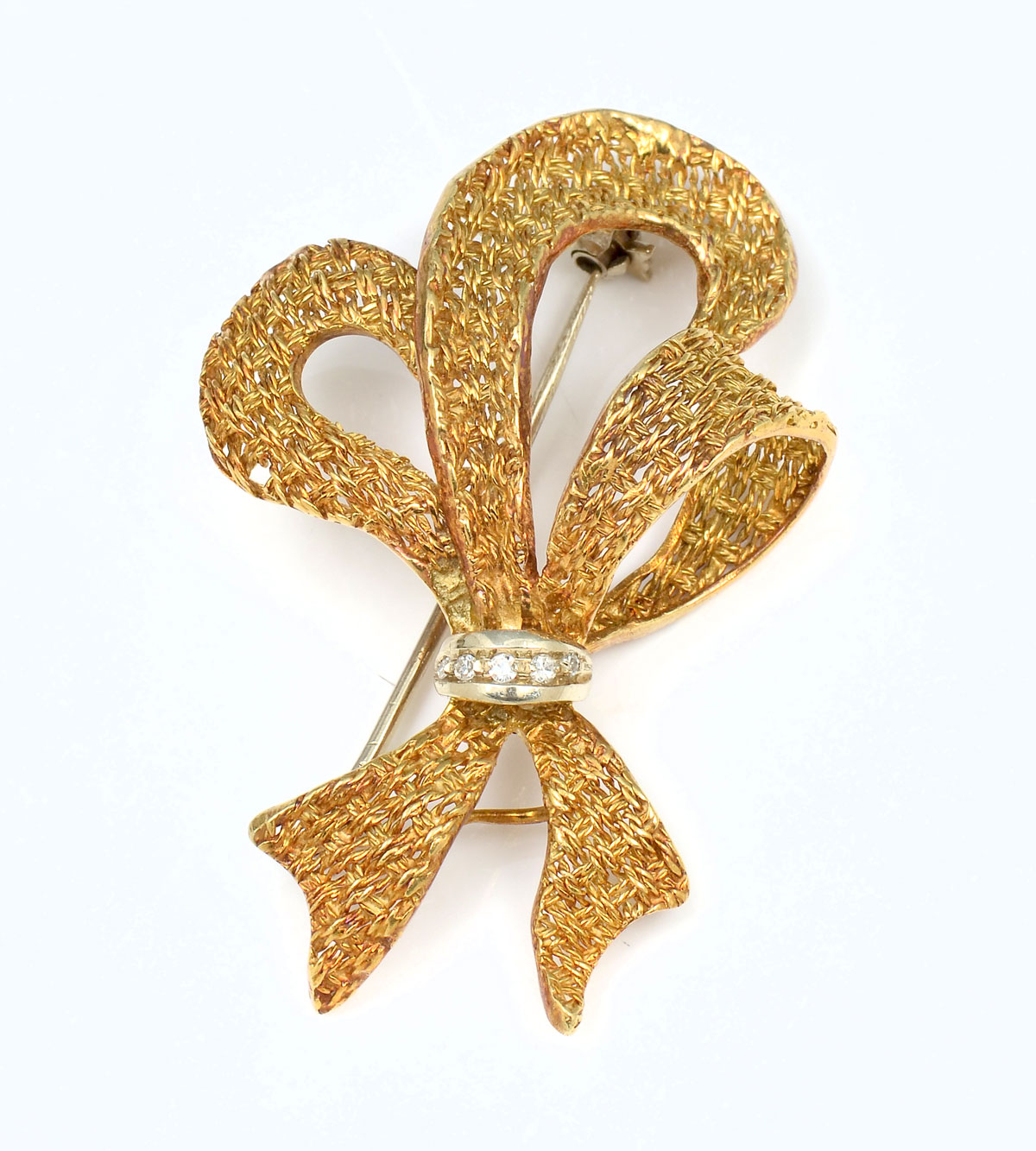 Appraisal: K DIAMOND BOW BROOCH K yellow gold bow brooch contains