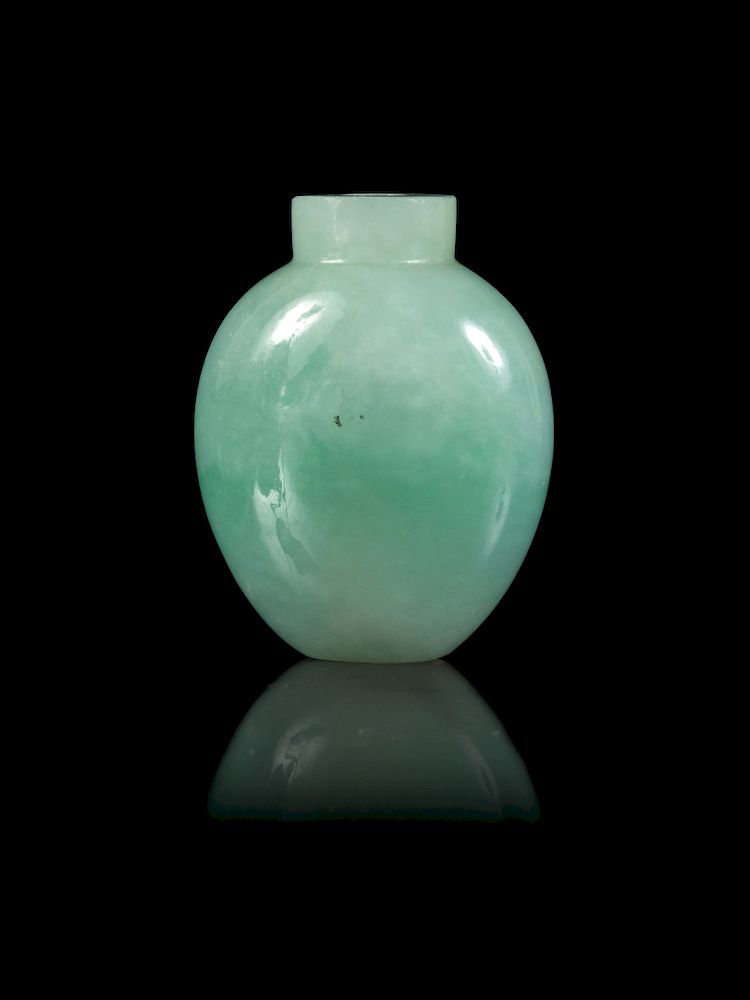 Appraisal: An Apple Green and Celadon Jadeite Snuff Bottle Height in