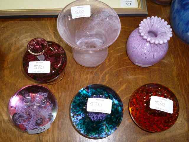 Appraisal: A SMALL QUANTITY OF ART GLASS to include a Caithness