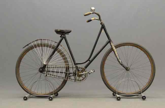 Appraisal: C ''Girard'' female pneumatic safety bicycle ''Supplee HWD Company'' Philadelphia