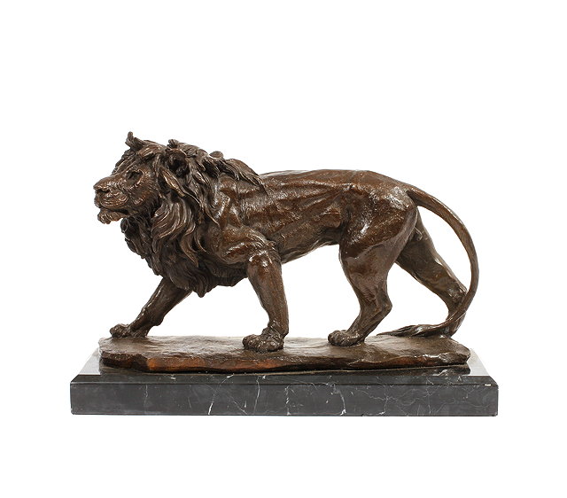 Appraisal: A CONTEMPORARY BRONZE SCULPTURE of a lion on a rectangular