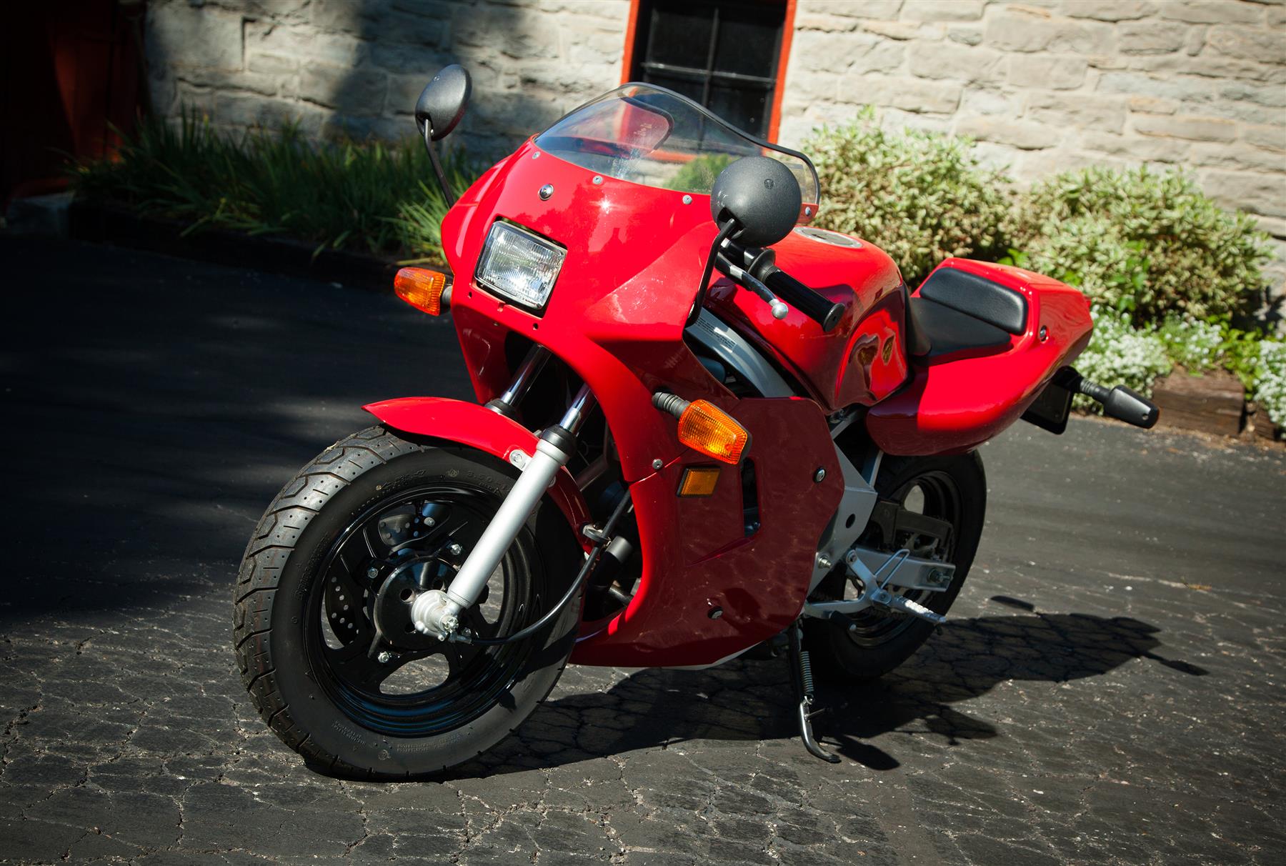 Appraisal: YAMAHA MODEL YSR- MOTORCYCLE Beautifully kept high gloss red paint