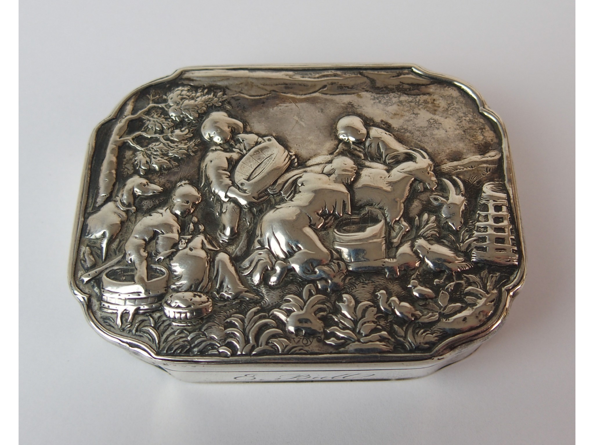 Appraisal: A Continental probably Dutch silver snuff boxof rectangular form with