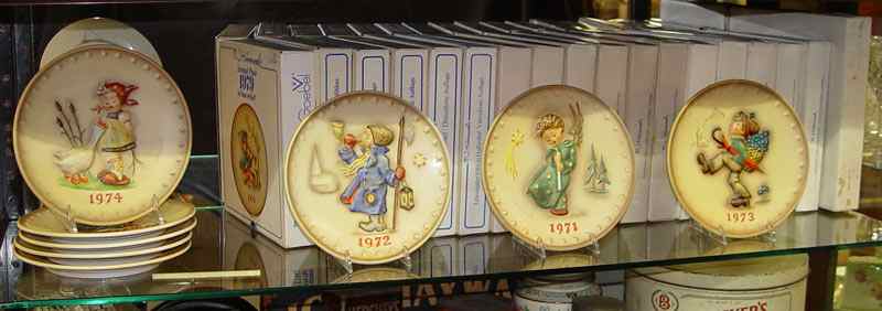 Appraisal: GOEBEL HUMMEL PLATES YEARS - The boxes are included for