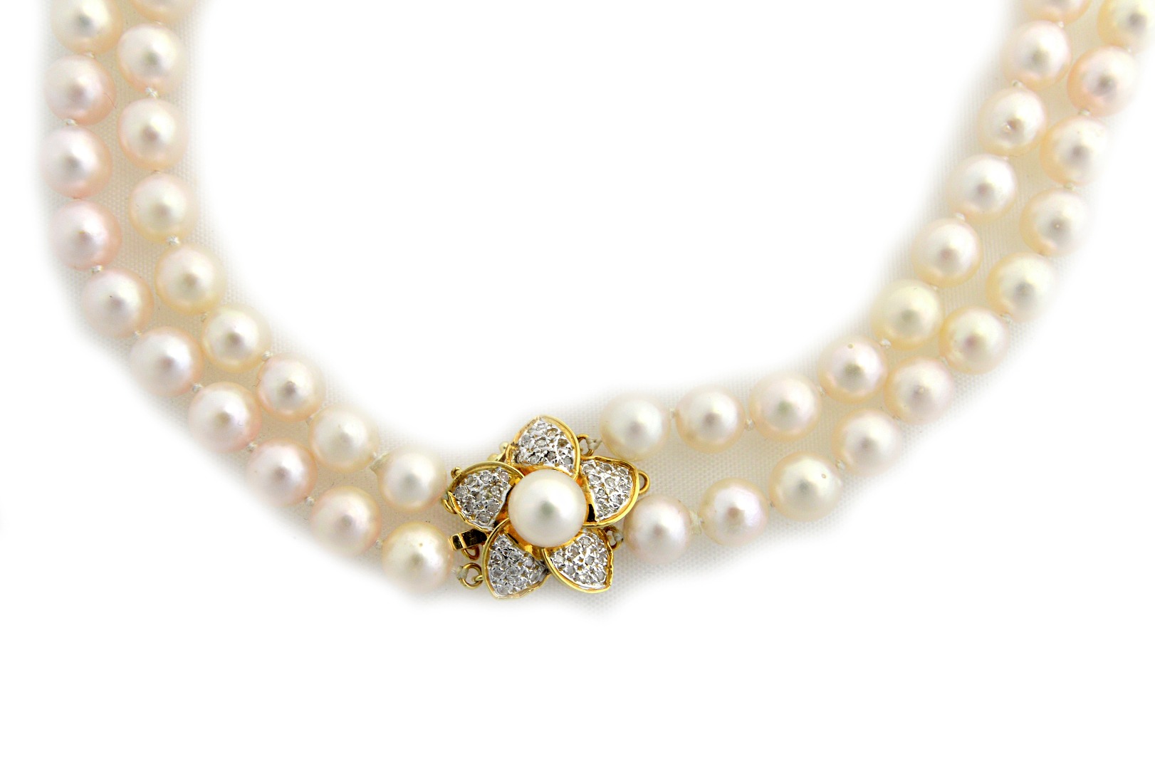 Appraisal: A two row necklace of uniform cultured pearls on a