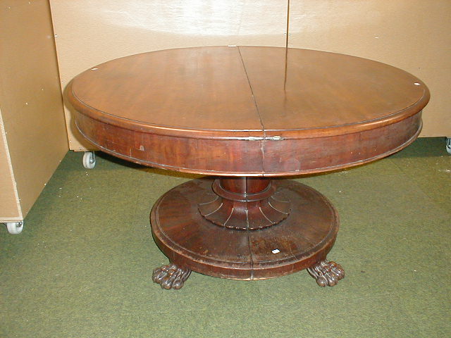 Appraisal: A Victorian mahogany circular extending dining and breakfast table with