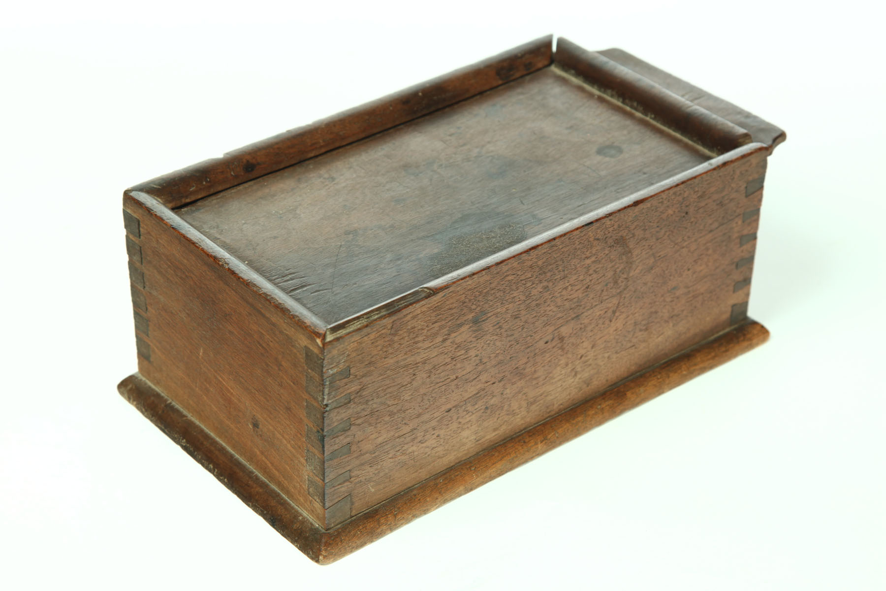 Appraisal: EARLY SLIDE LID BOX American late th-early th walnut Lid