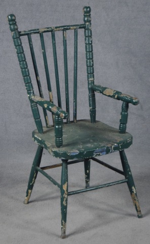 Appraisal: Victorian Windsor Child's Arm ChairHaving five-rod back with spool turned