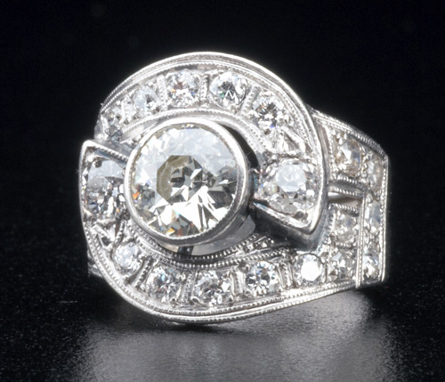 Appraisal: Diamond and k wg swirl ring in the style of