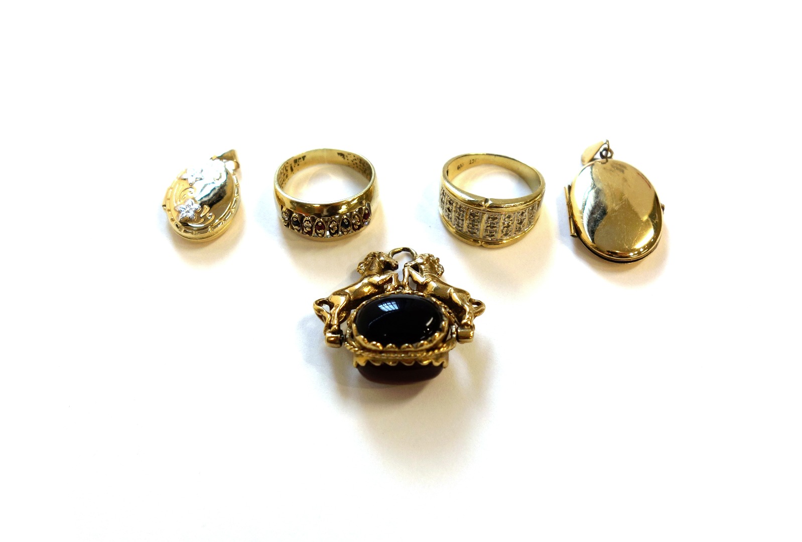 Appraisal: A gold and diamond set ring mounted with rows of