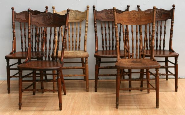 Appraisal: A set of six carved oak dining chairs