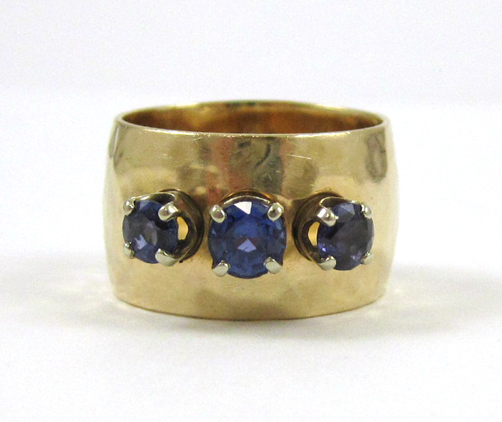 Appraisal: SAPPHIRE AND FOURTEEN KARAT GOLD RING The wide yellow gold