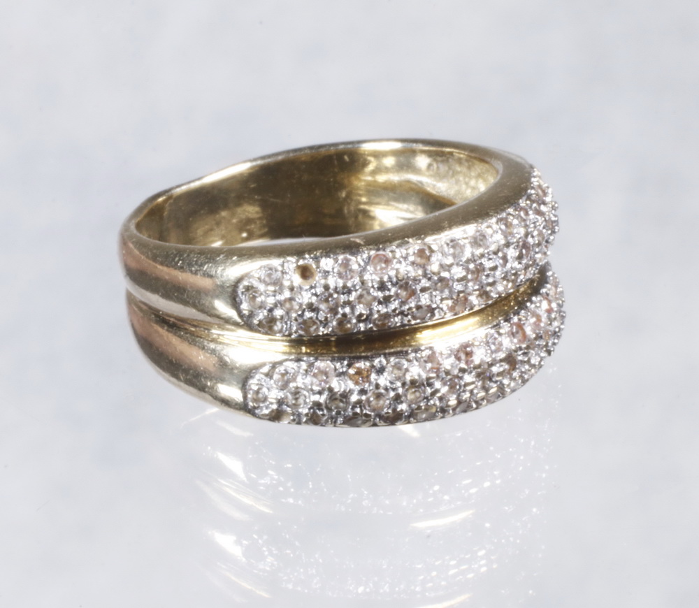 Appraisal: K GOLD LAYERED DIAMOND RING Two Layer Diamond Chip Ring