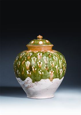 Appraisal: A Chinese sancai-glazed ovoid jar and cover decorated with green