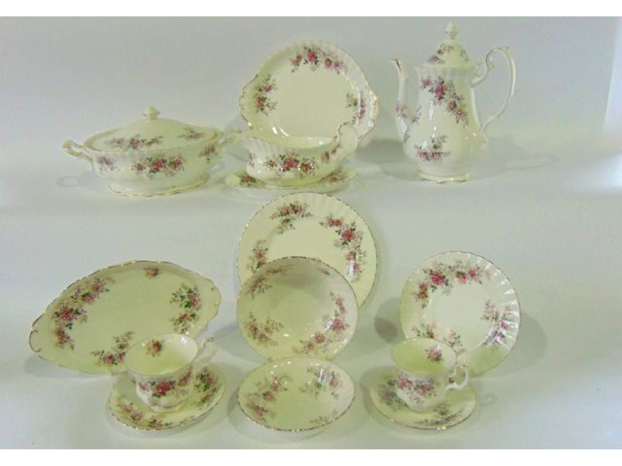 Appraisal: An extensive collection of Royal Albert Lavender Rose pattern dinner