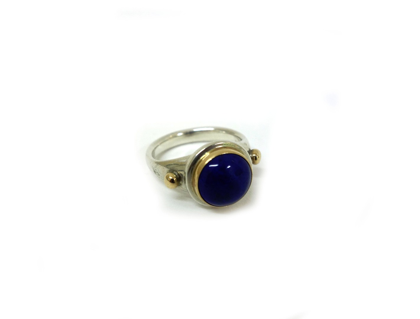 Appraisal: A white gold and cabochon lapis lazuli ring detailed K