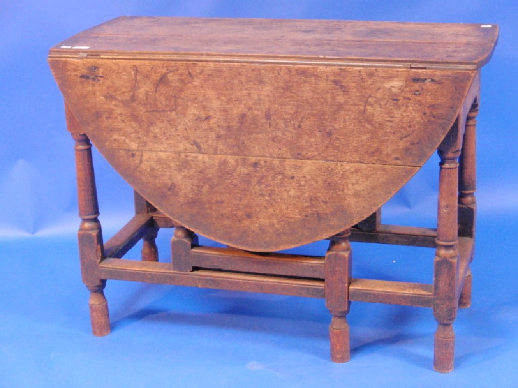 Appraisal: An thC oak oval gate leg table fitted with a