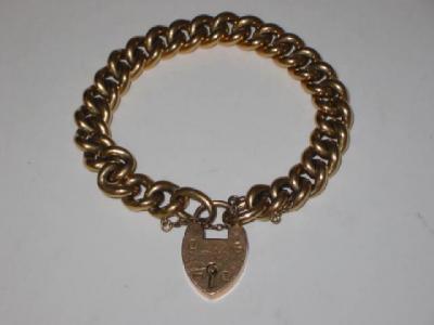 Appraisal: A CT GOLD BRACELET of flattened curb link with heart