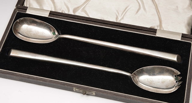 Appraisal: Pair of Art Deco style cased silver salad serversBirmingham