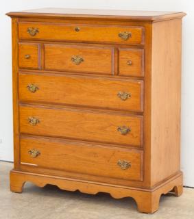 Appraisal: United Furniture Corporation Five Drawer Dresser Country-style oak veneer five