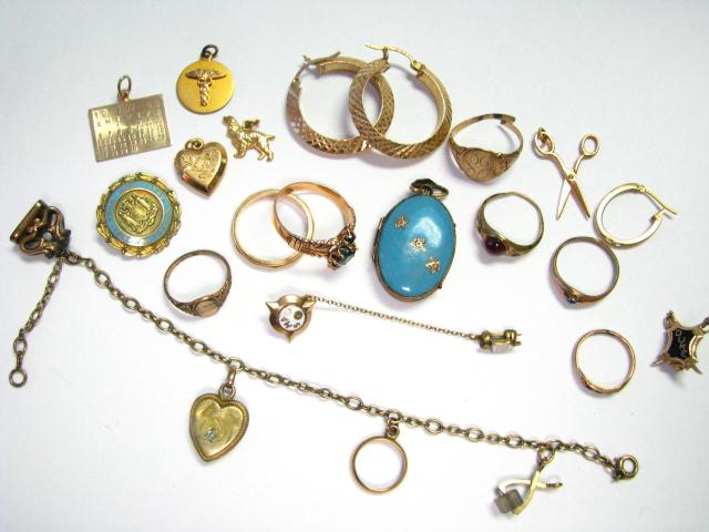 Appraisal: Group of miscellaneous jewelry including Duke academic pin pair of