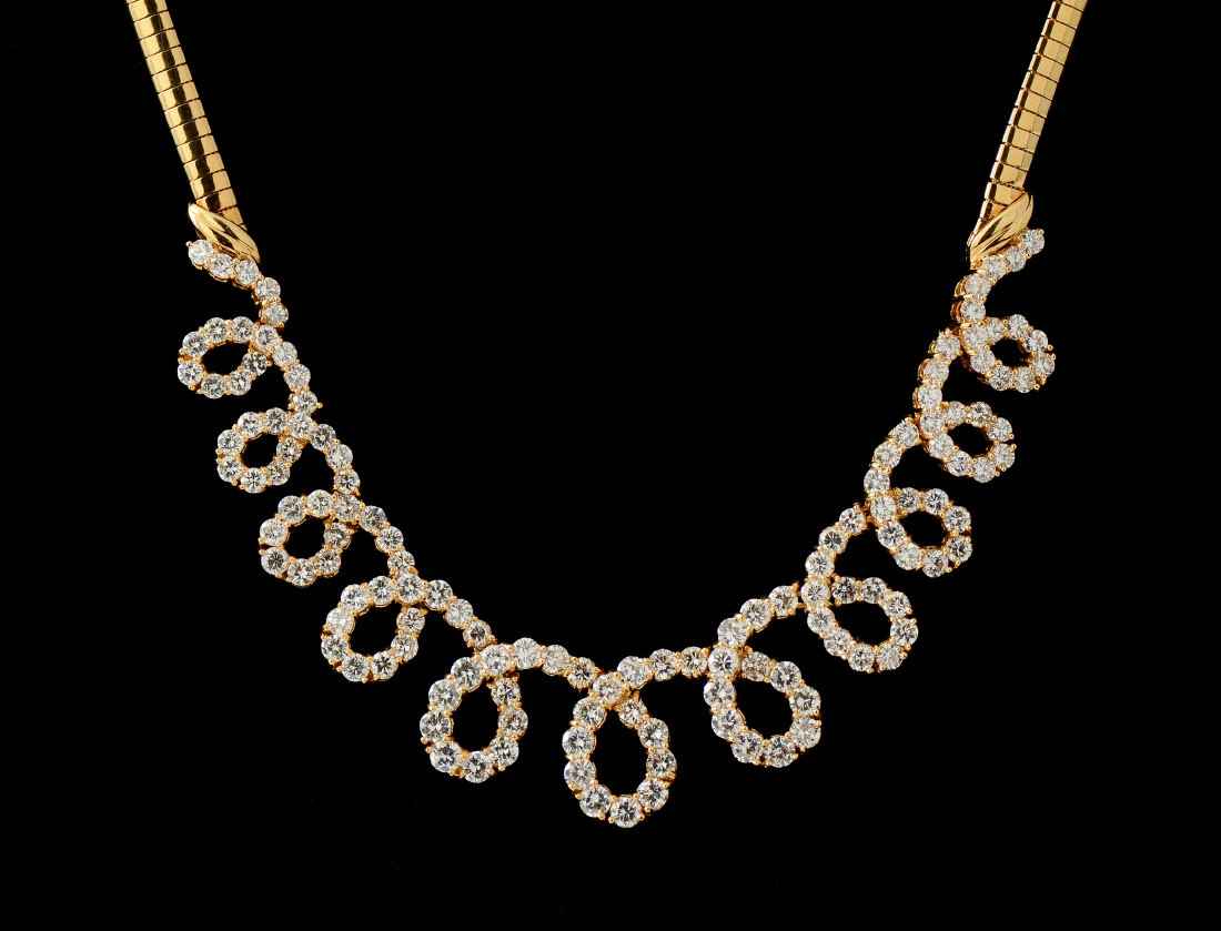 Appraisal: K CTW DIAMOND BIB NECKLACE diamonds in articulating loops on