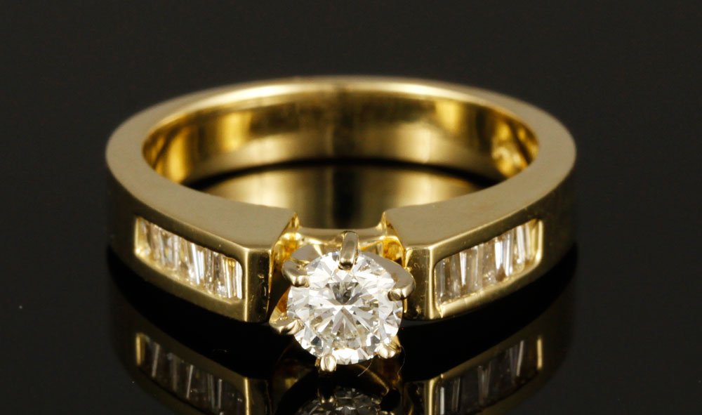 Appraisal: - K Diamond Ring k yellow gold and diamond ring