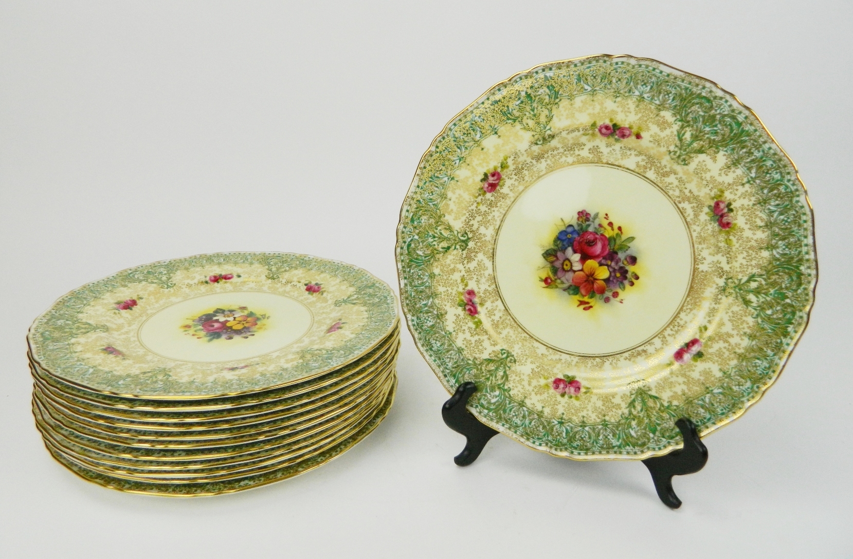 Appraisal: Set of hand painted Royal Worcester porcelain plates floral center