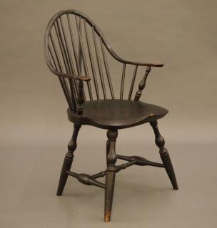 Appraisal: New England continuous arm Windsor armchair A late th early