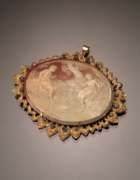 Appraisal: Tested -Karat Yellow-Gold Blue Sapphire and Shell Cameo Pendant Brooch