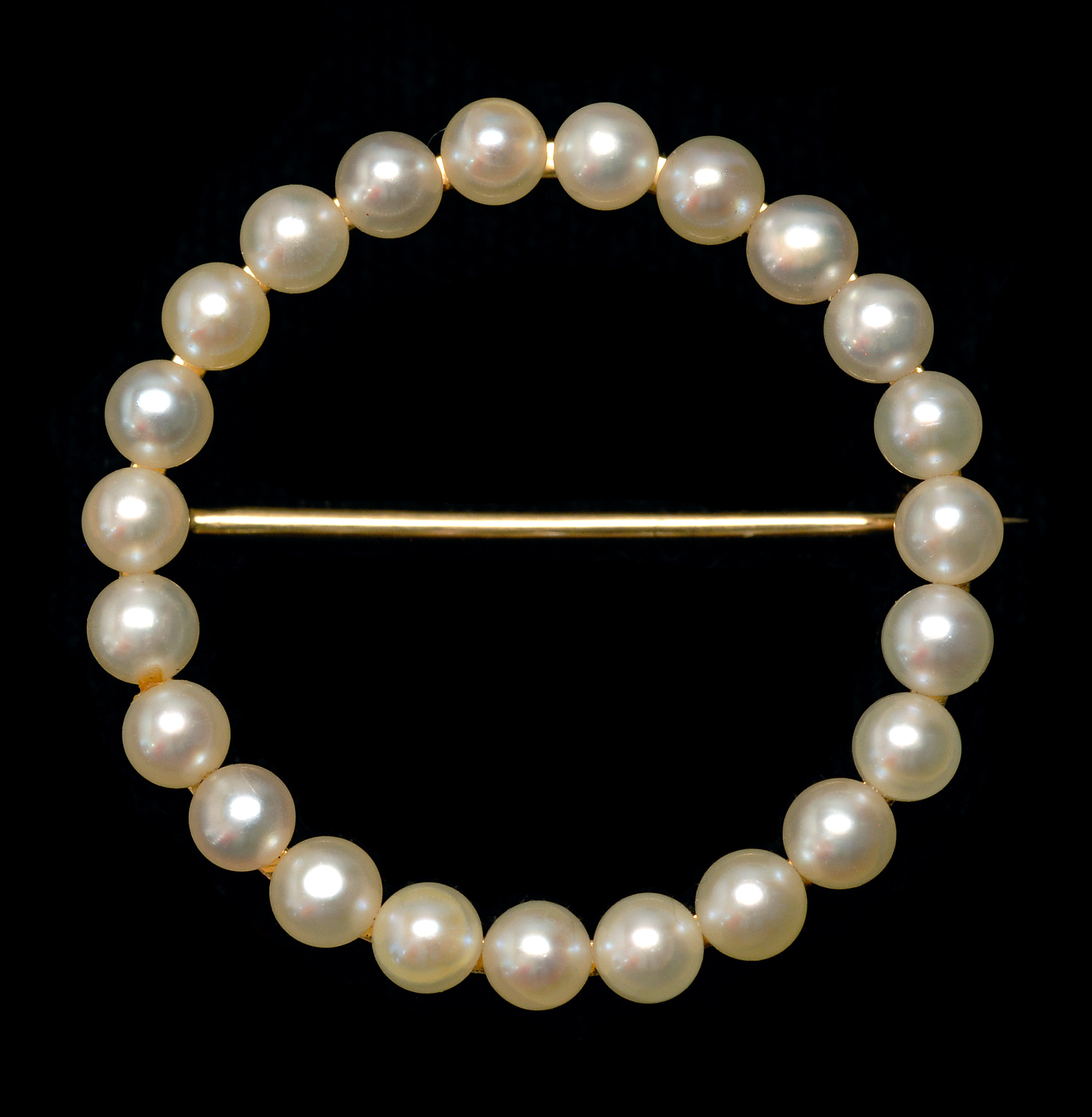 Appraisal: TIFFANY KT YELLOW GOLD AND PEARL CIRCLE BROOCH With twenty-three