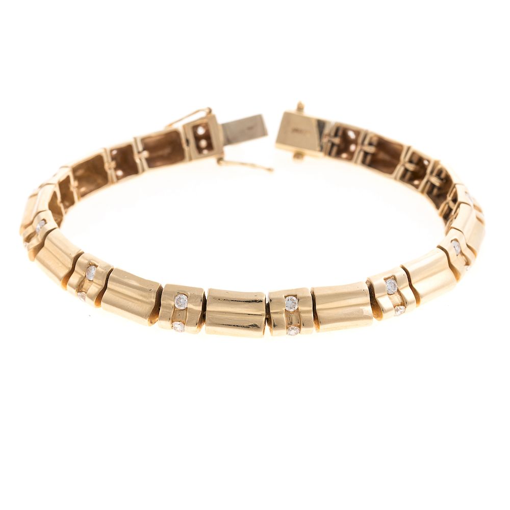 Appraisal: A Ladies Diamond Link Bracelet in K K yellow gold