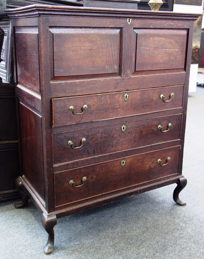 Appraisal: An unusual th century oak chest the lift top over