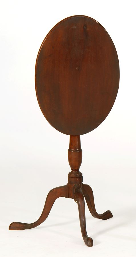 Appraisal: ANTIQUE AMERICAN QUEEN ANNE CANDLESTAND In mahogany with tripod base