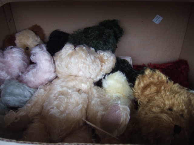 Appraisal: A quantity of modern teddy bears including Boyds bears from